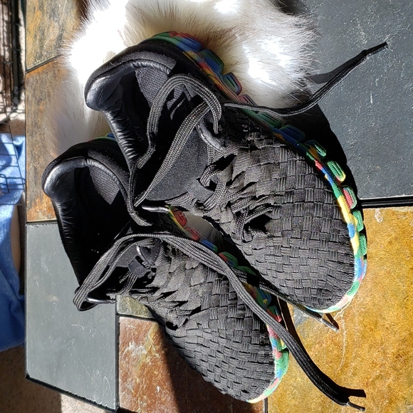 Rainbow sole running sneakers. Size 7 - Picture 6 of 10